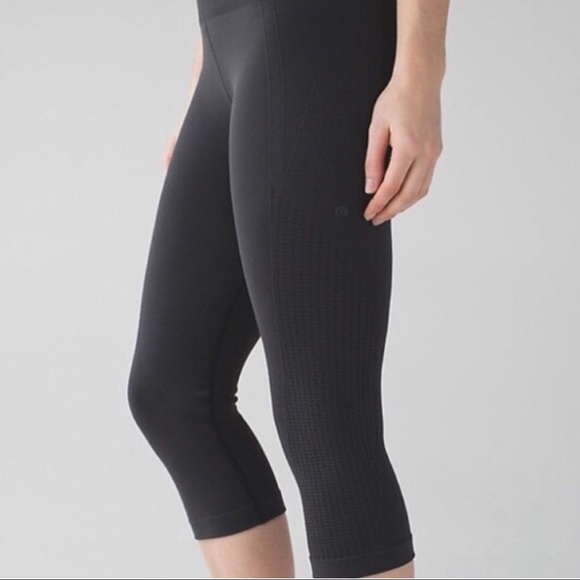 Lululemon High Rise Crop - Picture 2 of 3